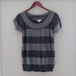 Lightweight short-sleeve knit tunic